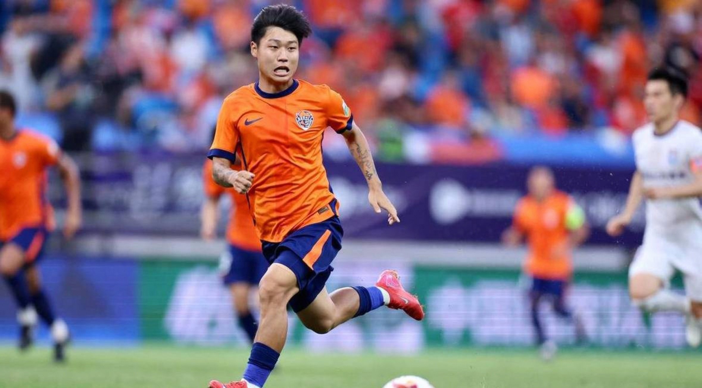 赛前里尔调整名单以备中超,临场应变环节打磨,球迷炸锅,赛程密集仍需轮换 赛前里尔调整名单以备中超,临场应变环节打磨,球迷炸锅,赛程密集仍需轮换